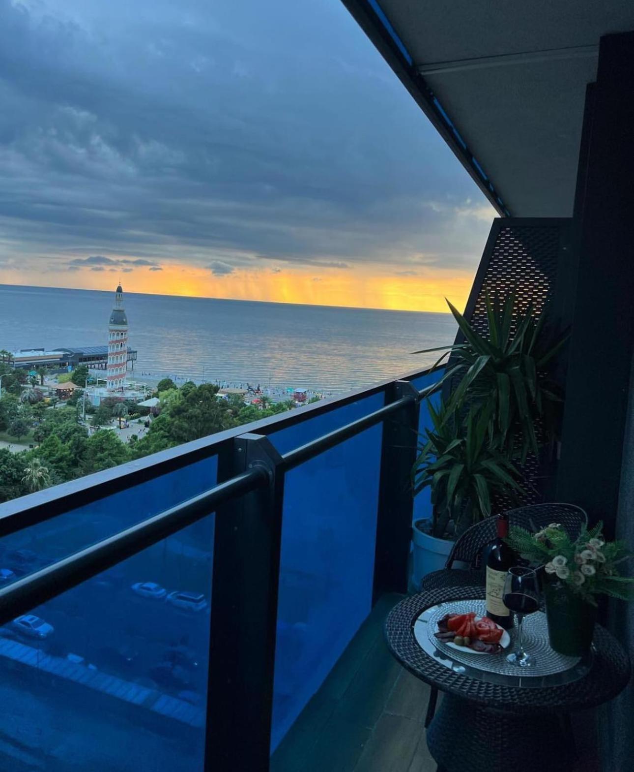Luxury Panorama Sea View Apartment & Central Batumi Exterior photo