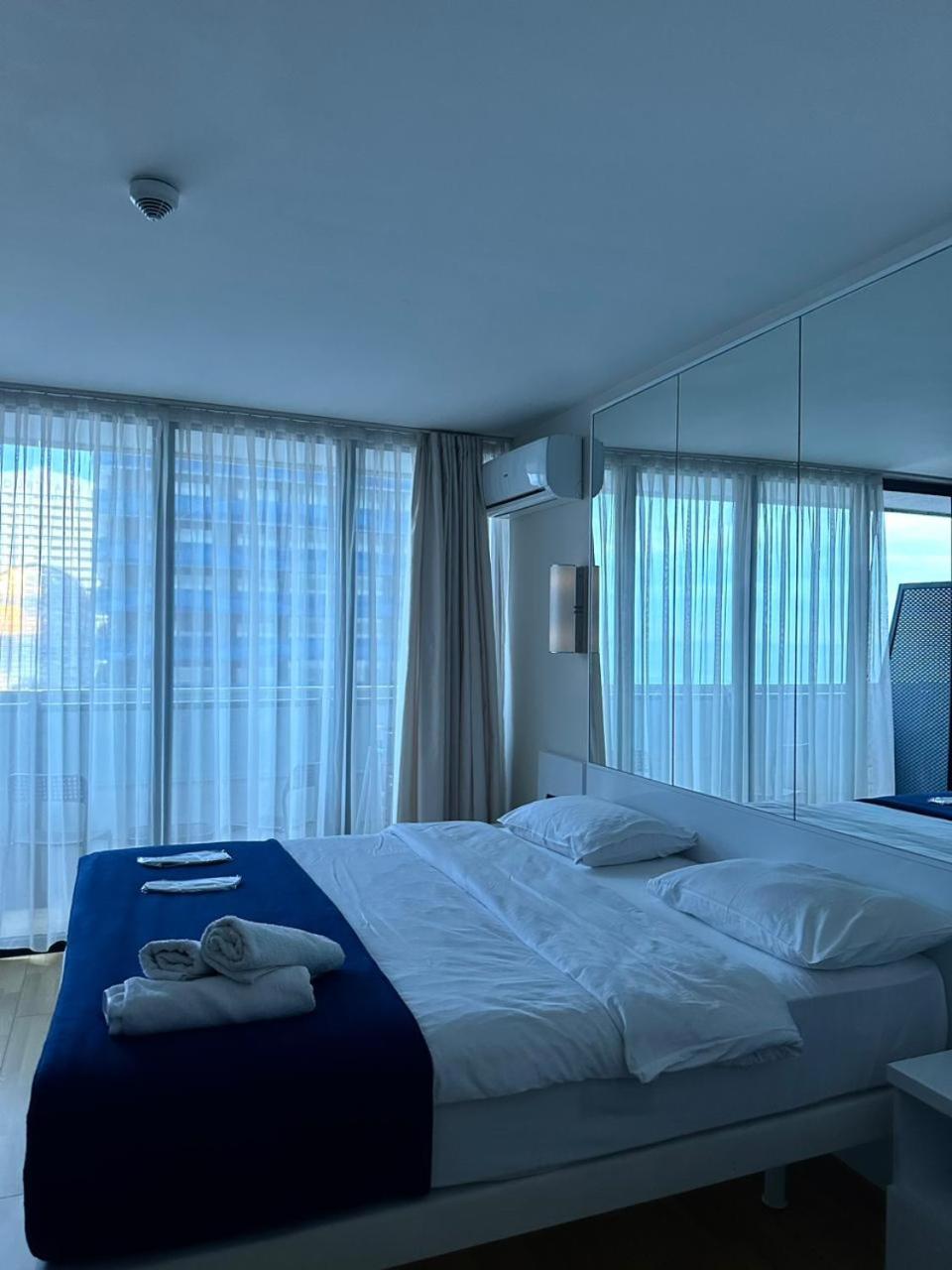 Luxury Panorama Sea View Apartment & Central Batumi Exterior photo